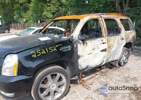 2013 Cadillac Escalade Luxury z USA, uszkodzony, nr VIN 1GYS4BEF7DR252152